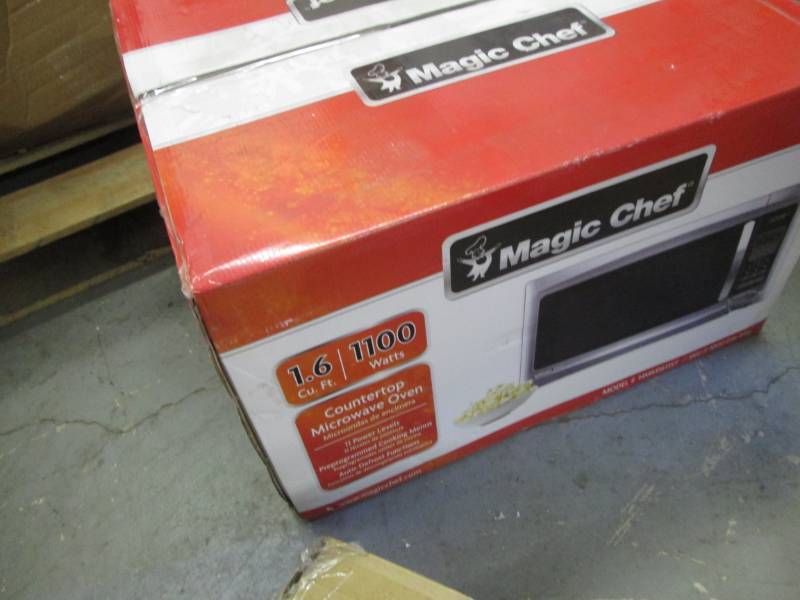 lot 179 image: Magic Chef 1.6 cu. ft. Countertop M...