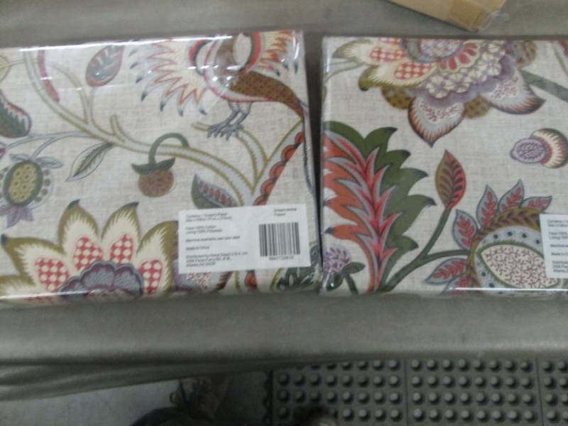 lot 200 image: Lot of 2 Home Decorators Collection...