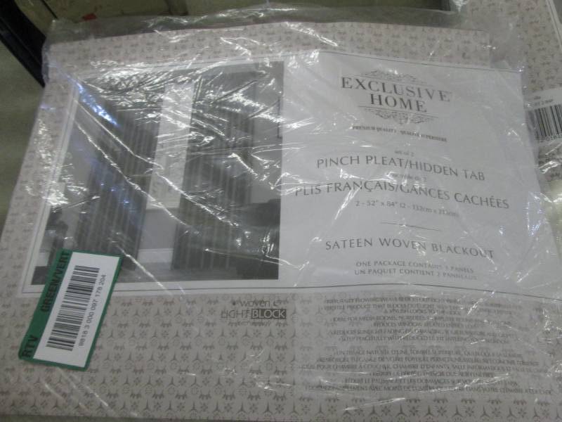 lot 207 image: Sateen Pinch Pleat Vanilla Woven Bl...