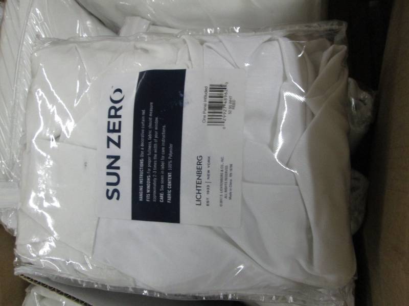 lot 210 image: Lot of 10 Sun Zero Outdoors Semi-Op...