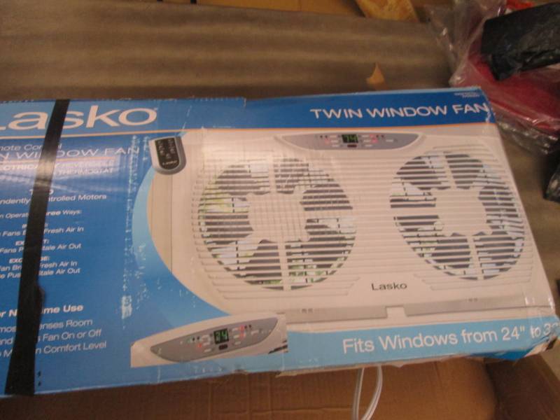 lot 218 image: Lasko 9 in. Remote Control Electron...