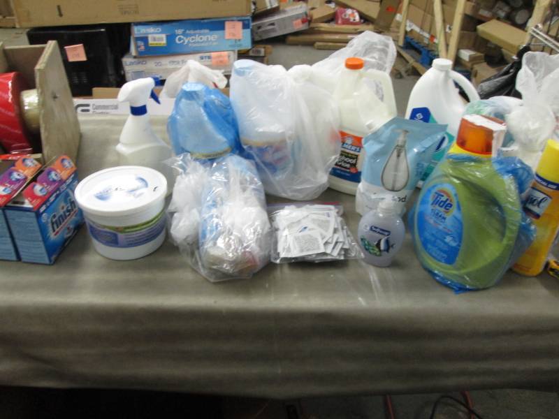 lot 277 image: Large Lot of Assorted Cleaning Prod...