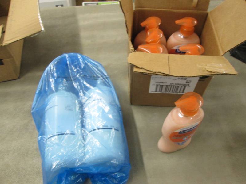 lot 279 image: 6- 11.25 oz Softsoap Antibacterial ...