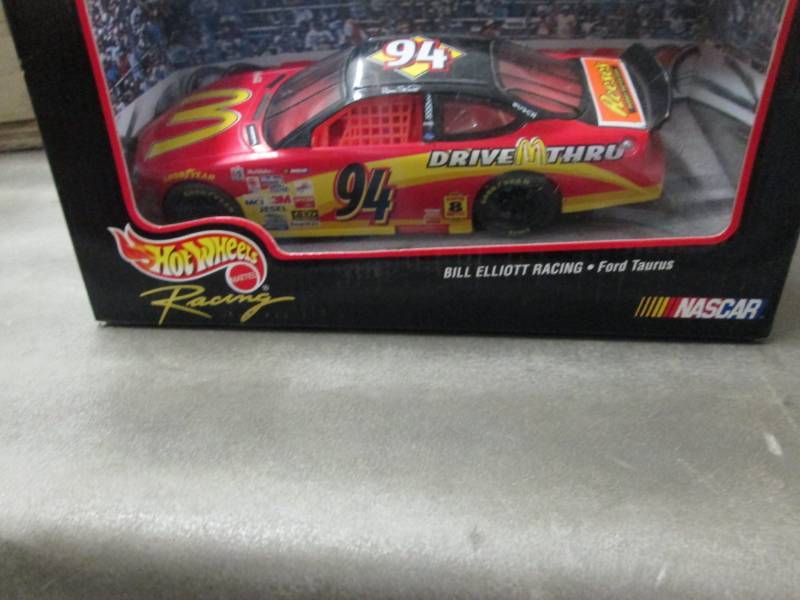 lot 310 image: 1998 Hot Wheels Racing Bill Elliot ...