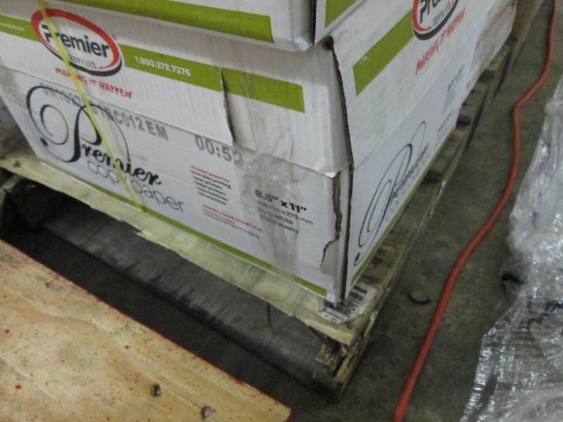 lot 324 image: Case of Premier 20 lb 5000 sheets 8...