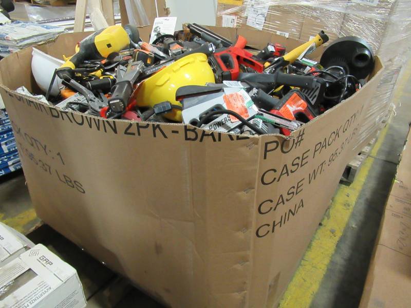 lot 45 image: WHOLESALE PALLET OF RETURNS - HAND AND POWER TOOLS