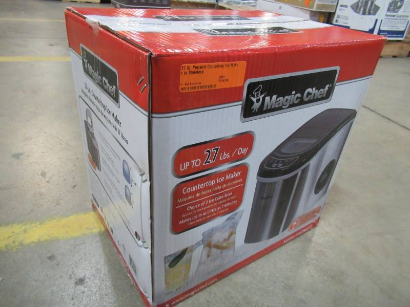 lot 71 image: Magic Chef 27 lb. Portable Countertop Ice Maker in Stainless, MCIM22ST - NEW in BOX