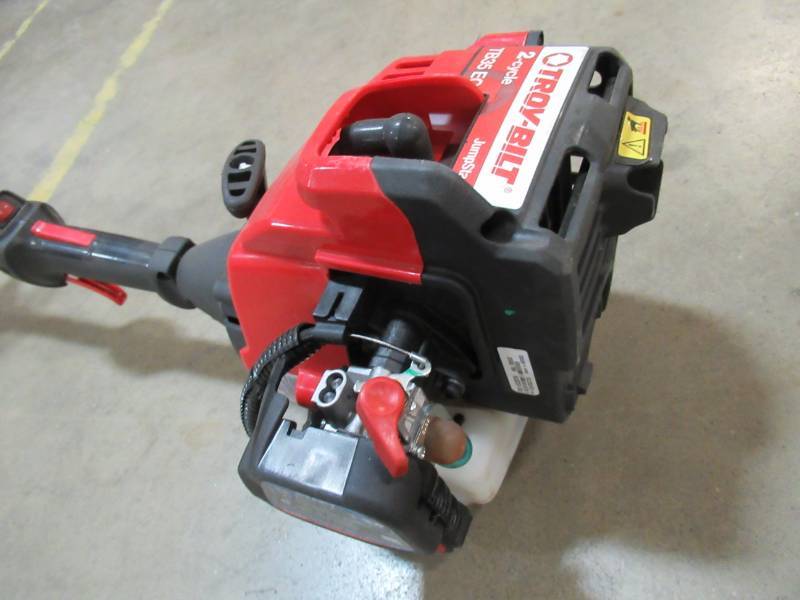 TroyBilt 25cc 2cycle 17in Trimmer Plus Attachment Compatible