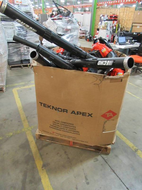 lot 141 image: WHOLESALE PALLET OF RETURNS - 11 ECHO 580T BACKPACK GAS YARD BLOWERS.