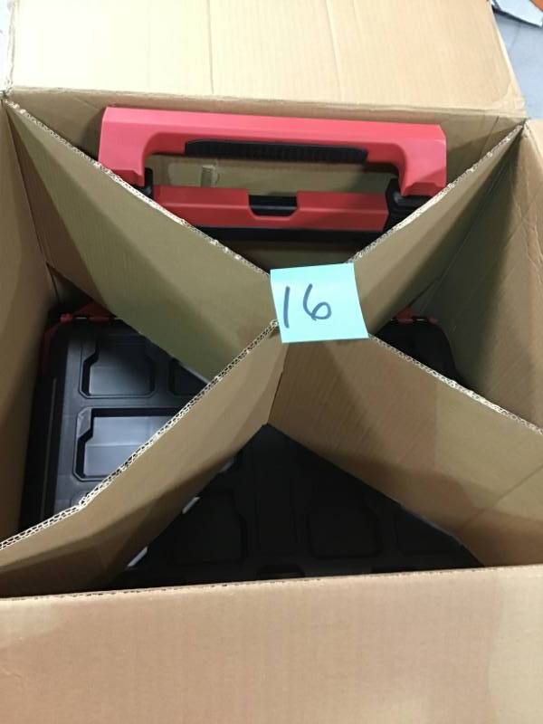 Milwaukee PACKOUT 22 in. Rolling Tool Box  open box in like new condition