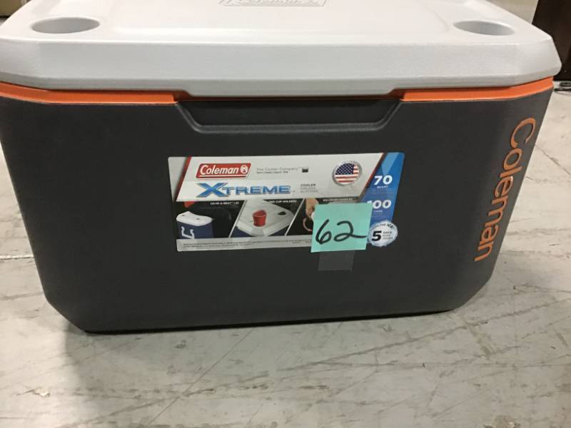 COLEMAN COOLER XTREME 70 QT.100 CANS  open box in like new condition