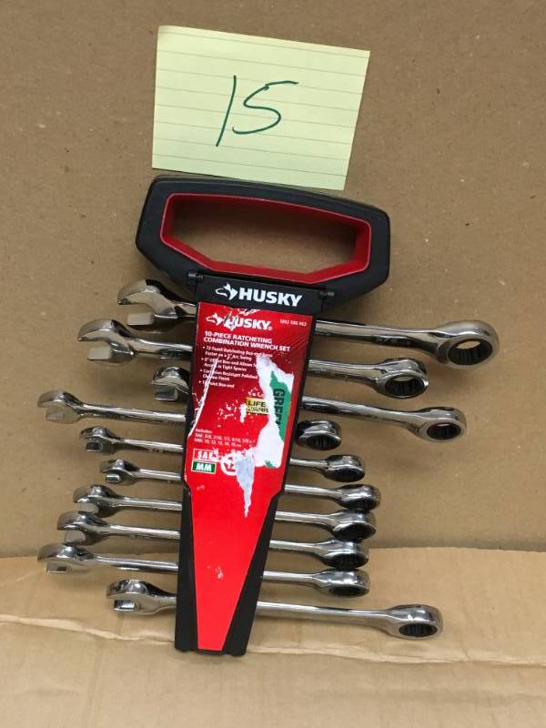 lot 15 image: Husky Ratcheting Combination Wrench Set, SAEMM (10-Piece) not used