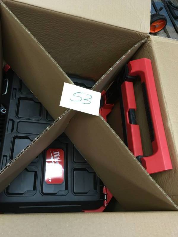 lot 53 image: Milwaukee PACKOUT 22 in. Rolling Tool Box not used