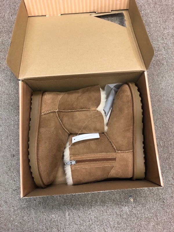 lot 120 image: New Kirkland Signature Womens Shearling Boots Chestnut  Various Size 6 not used