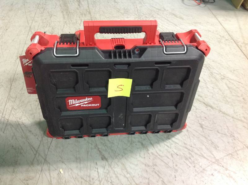 Milwaukee PACKOUT 22 in. Tool Box not used