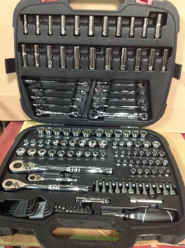 Husky Mechanics Tool Set (134-Piece) SEE PICS BOX BROKEN