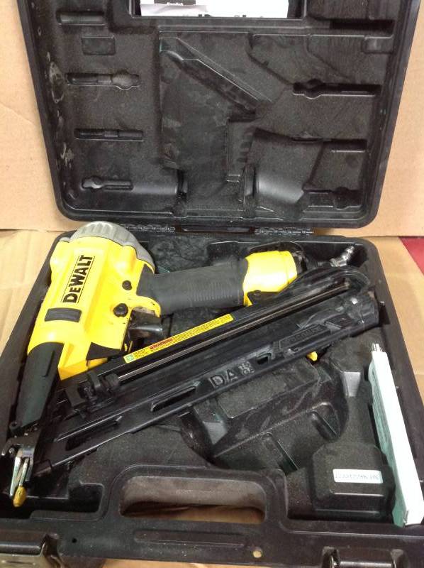 DEWALT Pneumatic 15-Gauge DA Nailer USED FIX BROKEN PART CLEAN