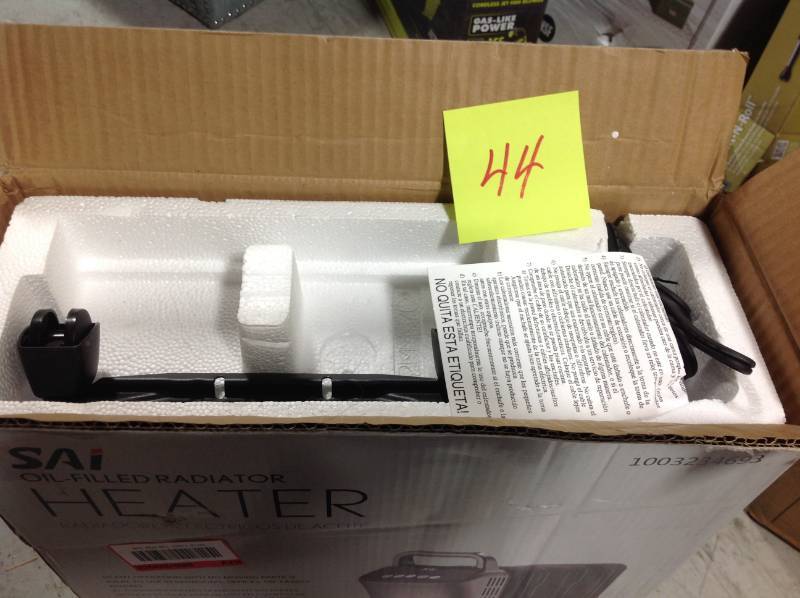 SAI 1,500-Watt Digital Eco-Fin Oil-Filled Radiator with 7-Fins  Open box in like new condition