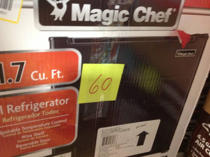 Magic Chef 1.7 cu. ft. Freezerless Mini Refrigerator in Black USED in good condition