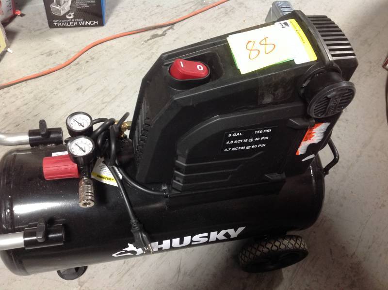 Husky 8G 150 PSI Hotdog Air Compressor in very good condition
