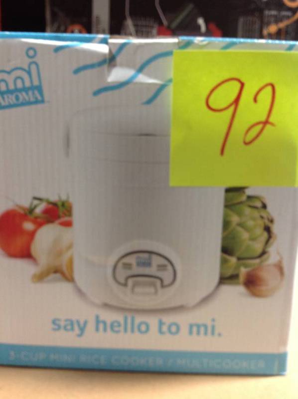 AROMA 3-Cup Mini Rice Cooker in like new condition