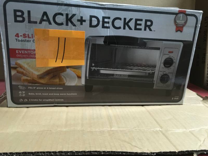 lot 11 image: BLACKDECKER 4-Slice Black Toaster Oven (2-Knob) USED in good condition
