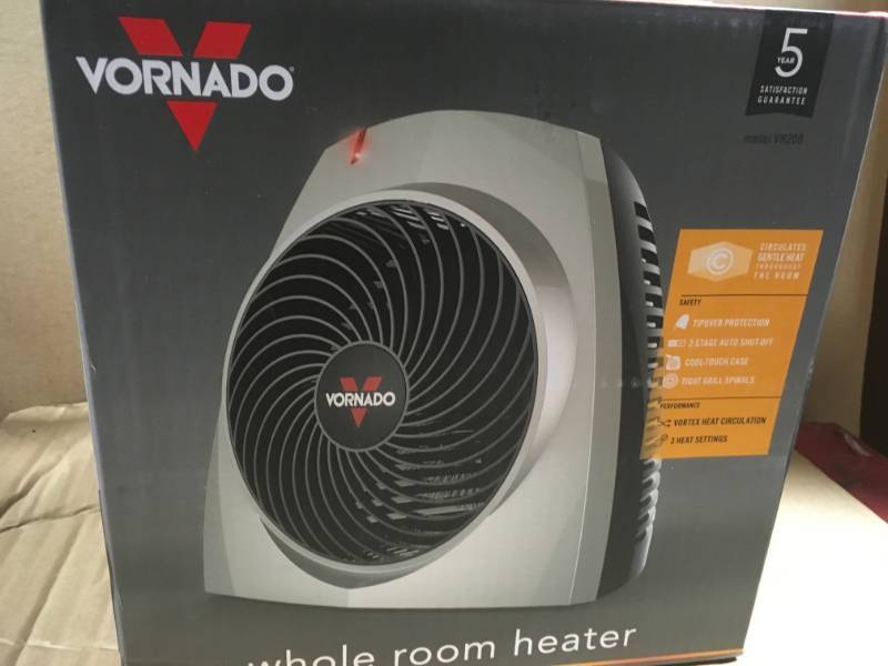 lot 15 image: Vornado VH200 1500-Watt Vortex Whole Room Electric Portable Fan Heater
