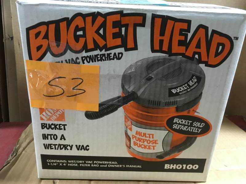 lot 53 image: Bucket Head 5 gal. 1.75-Peak HP Wet Dry Vac WORKS BROKEN ONE LATCH