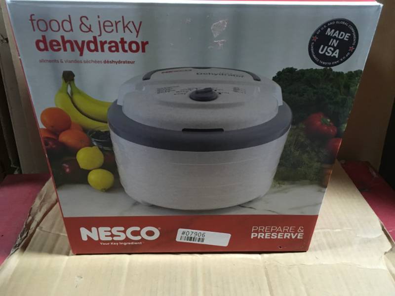 lot 61 image: Nesco Snackmaster Pro 600-Watt Food Dehydrator open box in like new condition