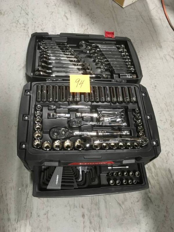 lot 94 image: HUSKY BIG TOOL BOX 2 DRAWER BOX HAS BROKEN LATCH MISSING 2 PCS