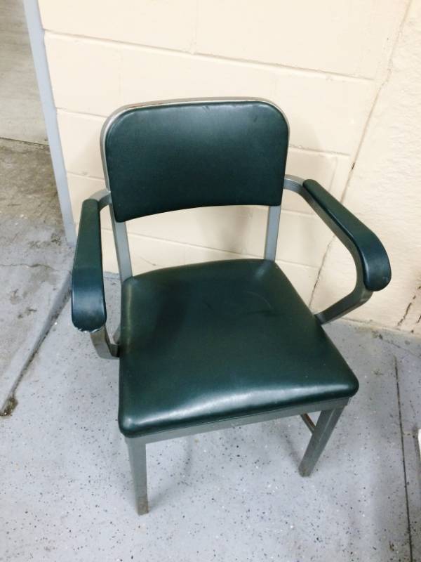 FUN &amp RETRO ROYAL METAL MANUFACTURING OFFICE CHAIR