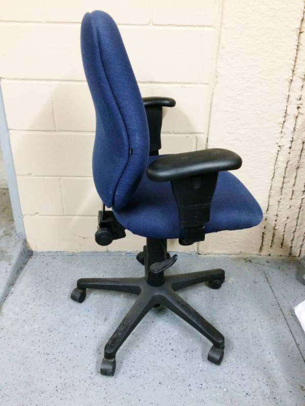 MSRP $600 HON QUALITY ERGONOMIC TASK CHAIR WITH ADJUSTABLE TILT BACK, HEIGHT ARMS &amp SEAT - GOOD CONDITION - NEEDS A LITTLE DUSTING - NO STAINS