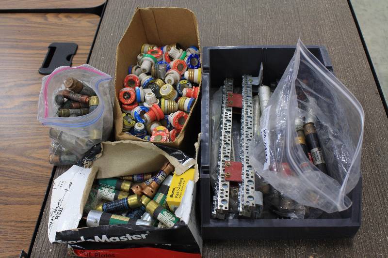 lot 6 image: Large Lot of Fuses - New