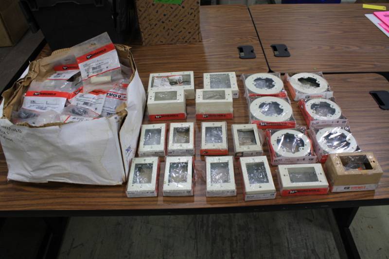 lot 34 image: Wire Mold Boxes & Accessories Clips, Connectors & Elbows