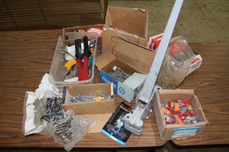 lot 80 image: Tools & Hardware