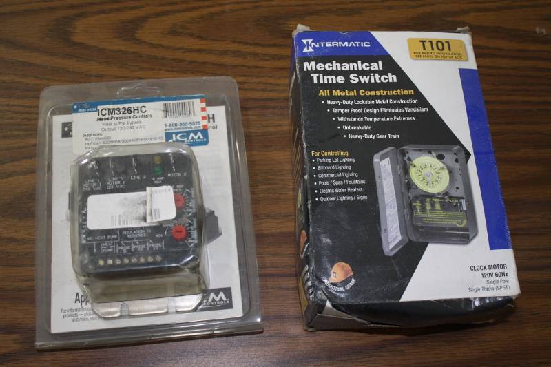 lot 82 image: New Items Time Switch, Head Pressure Control Unit  New