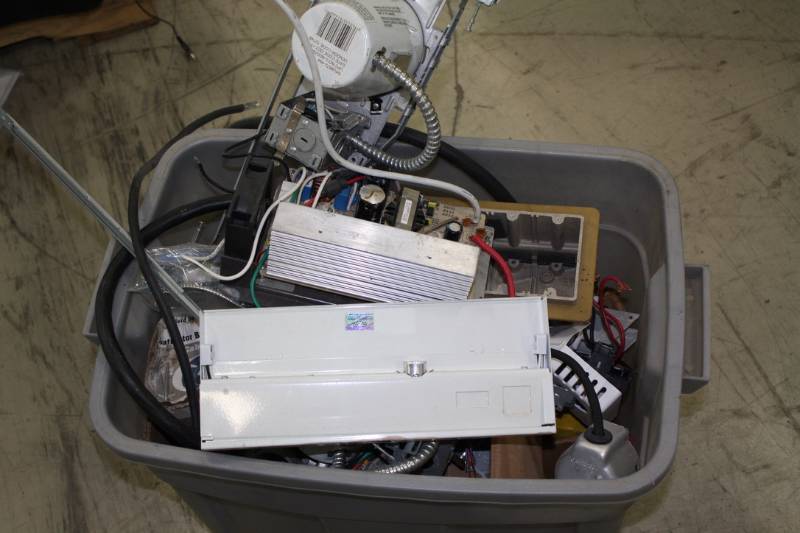 lot 94 image: Lot #94 Large Tote of Random & Assorted Electrical Items