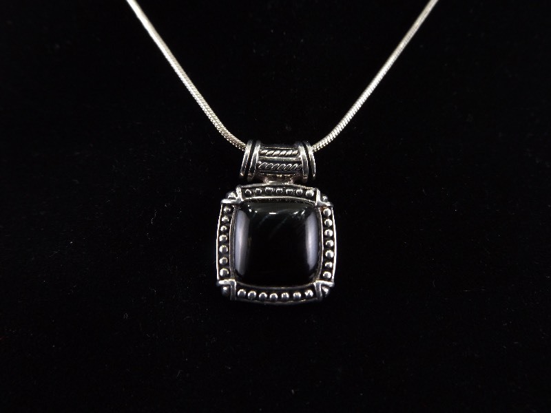 .925 Sterling Silver Onyx Cabochon Pendant Necklace