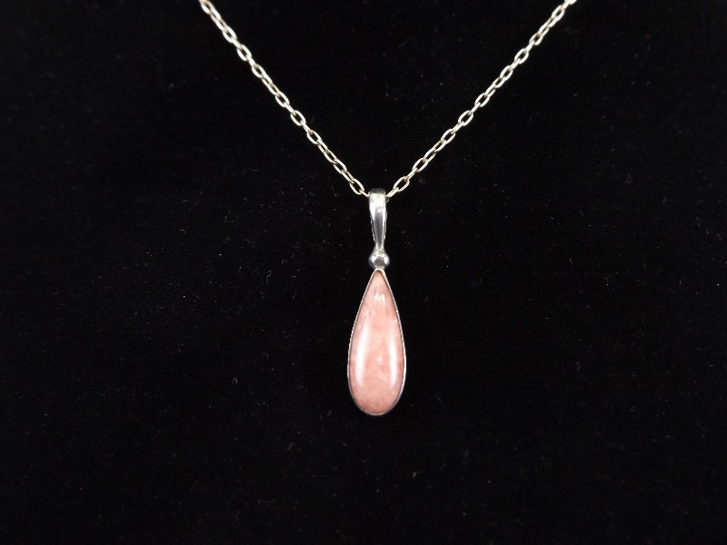 .925 Sterling Silver Pink Agate Cabochon Pendant Necklace