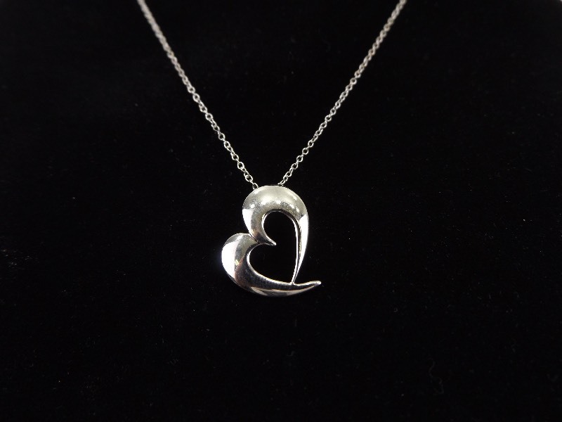 .925 Sterling Silver Heart Pendant Necklace