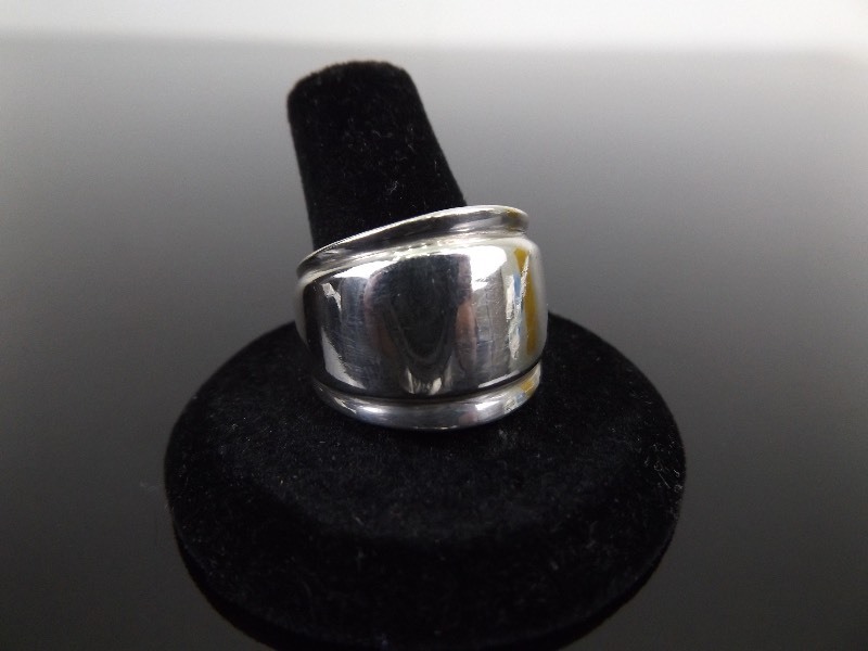 Large .925 Sterling Silver Flared Ring Size 10.75