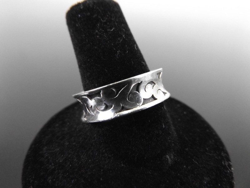 .925 Sterling Silver Art Nouveau Comfort Fit Ring Size 7