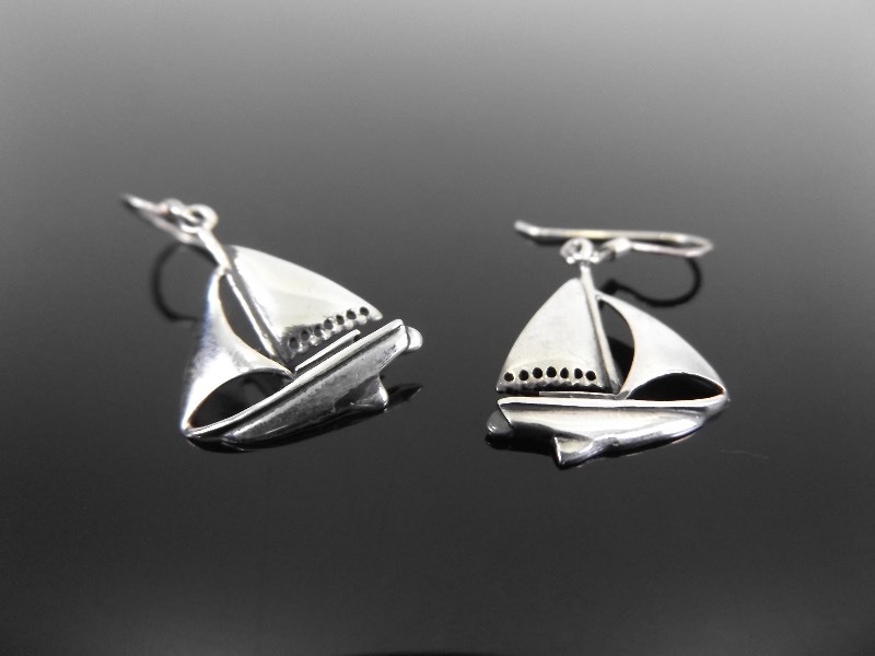 .925 Sterling Silver Sailboat Earrings&nbsp
