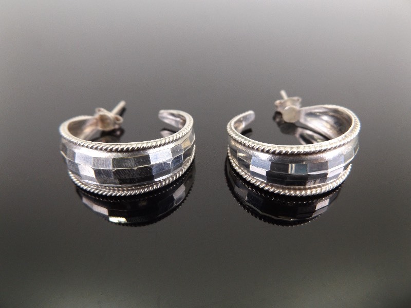 .925 Sterling Silver Hoop Earrings&nbsp