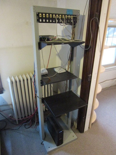 lot 132 image: NETWORK AND COMPUTER SERVER RACK AND TOWER UNIT