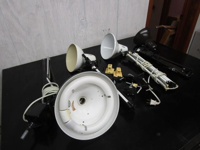 lot 148 image: CLAMP ON WORK LIGHTS