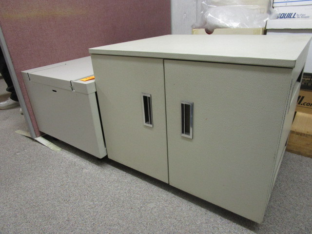 lot 166 image: COPY MACHINE RISERS