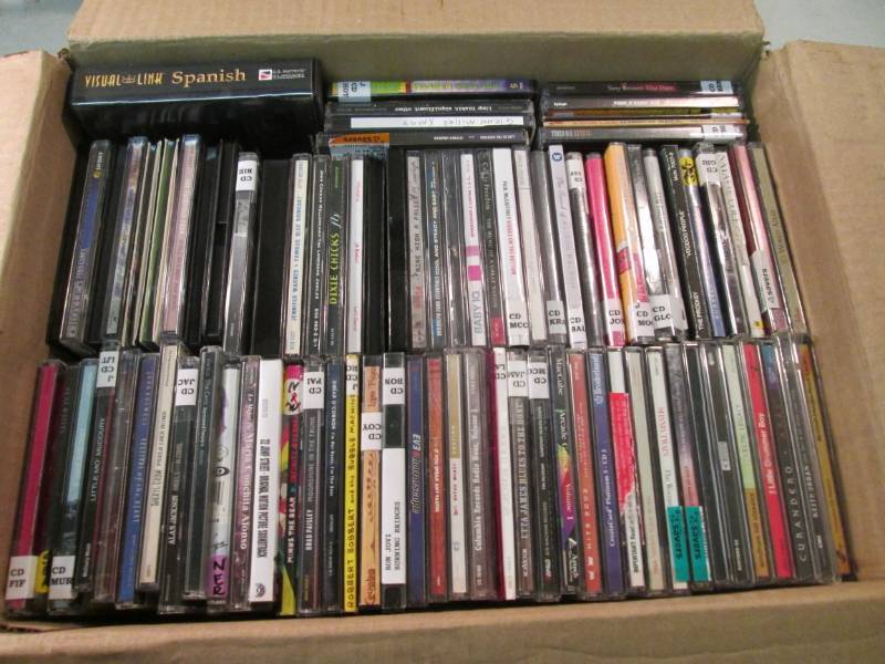 Large Lot of CDs  F-0...