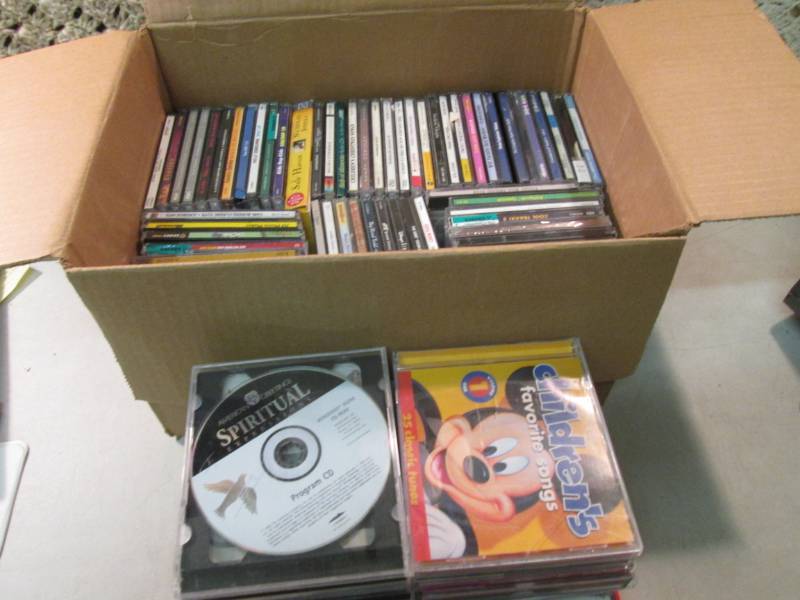 Large Lot of CDs  F-0...