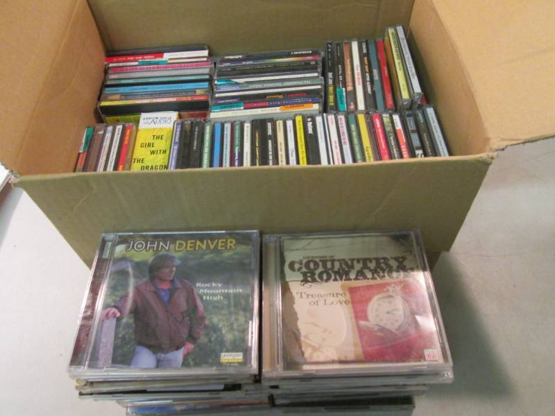 Large Lot of CDs  F-0...